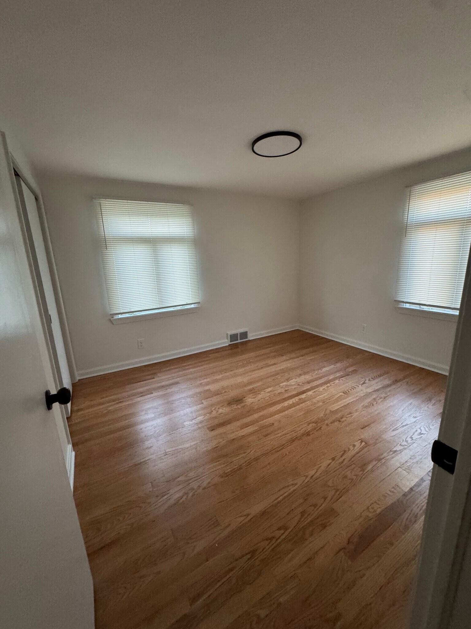 Building Photo - 40 Alburn Dr