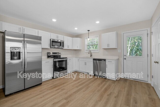 Building Photo - 178 Oak St