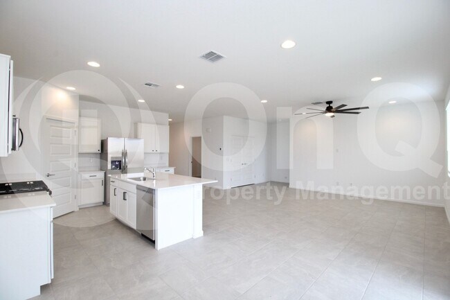 Building Photo - 20900 S 231st Way