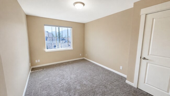 Building Photo - 931 4th Ave NE