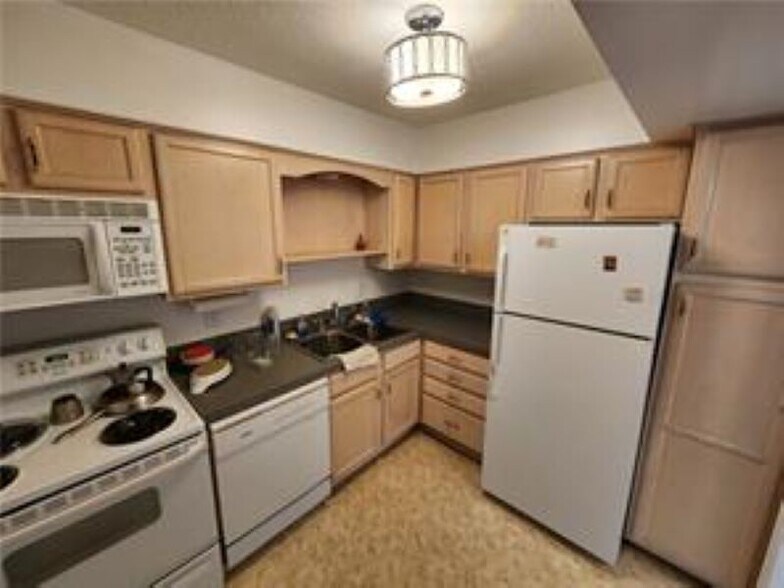 Building Photo - 2708 Whitney Pl