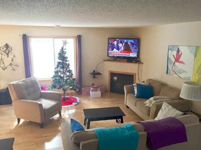 Building Photo - Spacious 3Br/3Ba TH in Eagan!!