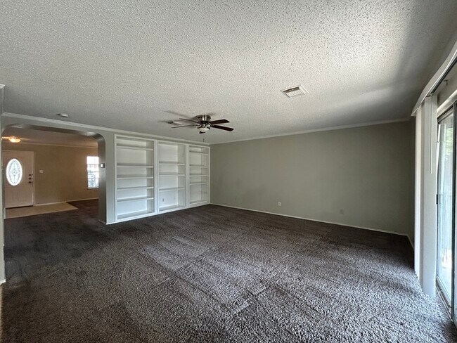 Building Photo - 407 Bluegrass Creek