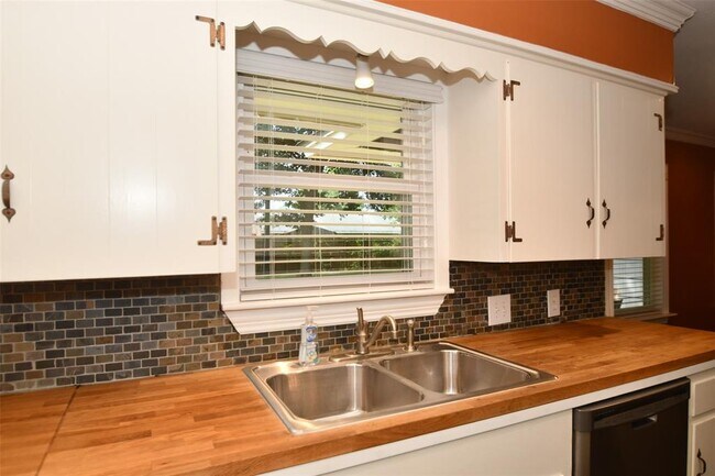 Building Photo - 5535 Berry Creek Dr