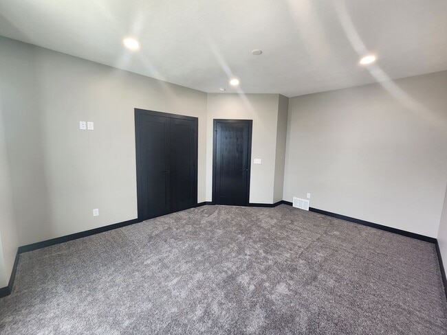 Building Photo - Brand New Townhomes!