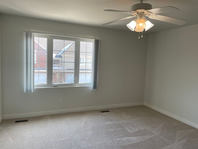 Building Photo - Shelby Twp - 3 Bedrooms, 2.5 Baths Townhouse, 2-Car Garage near Stony Creek Park