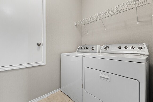 Building Photo - 10719 Noble Canyon