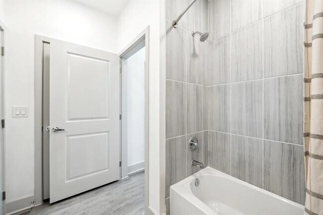 Building Photo - 945 Blakey Ln