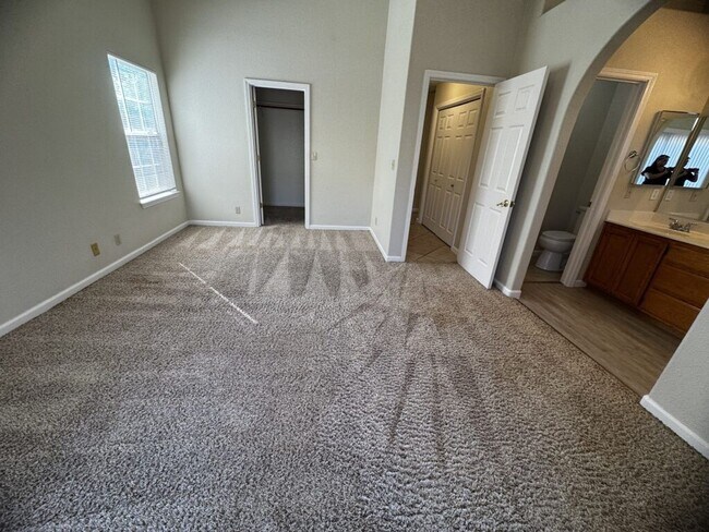 Building Photo - Riverbank