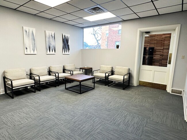 Building Photo - 1920 Monroe St