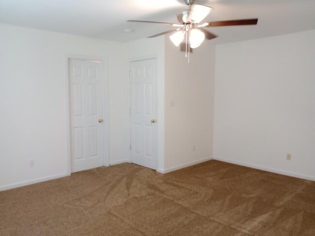 Building Photo - 3519 La Mesa Dr