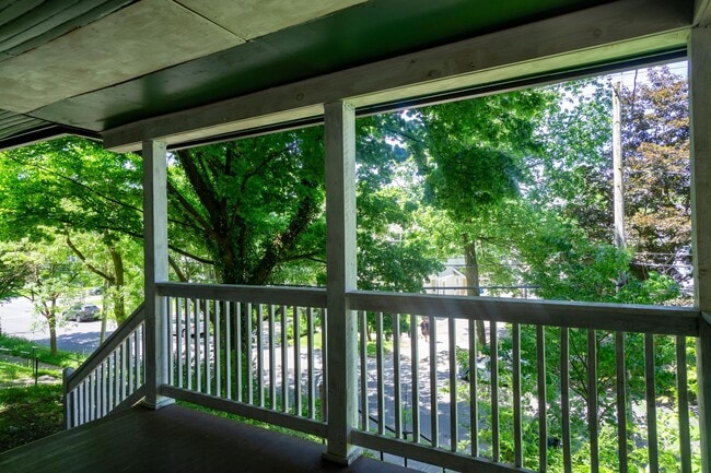 Building Photo - Available 6/1/26 Single Family Home Near C...
