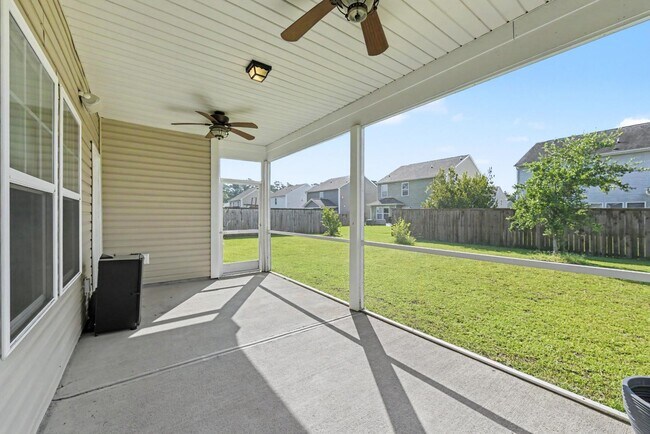 Building Photo - 121 Rockingham Way