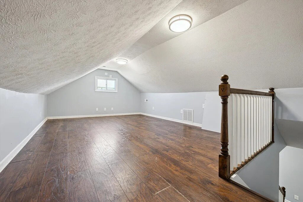 Building Photo - 330 Richmond Ave