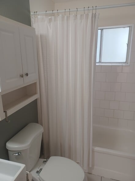 Bathroom - 944 Virginia St