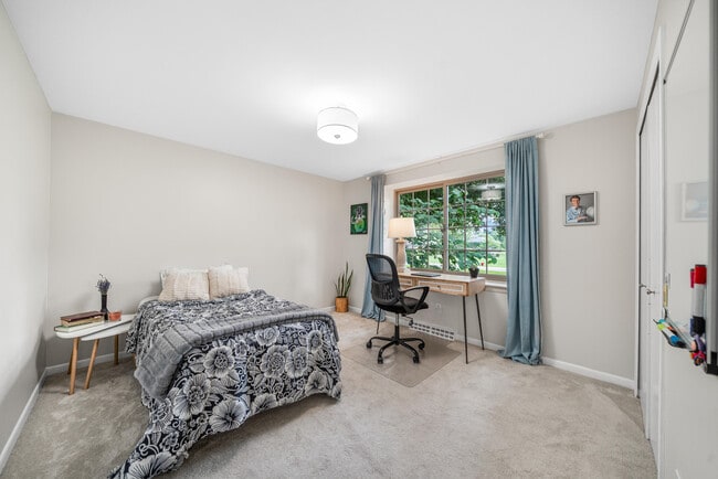 Building Photo - 4552 Wagon Wheel Dr