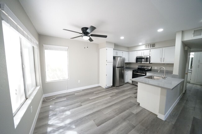 Building Photo - SHOWINGS AVAILABLE NOW
