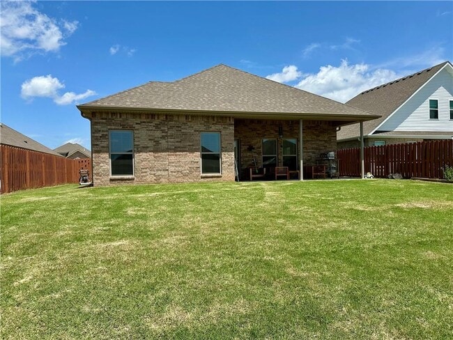 Building Photo - 920 Sundance Ln