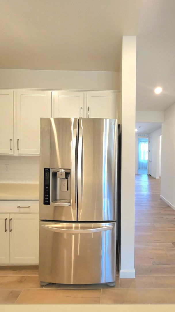Building Photo - 5447 Splendido Ave