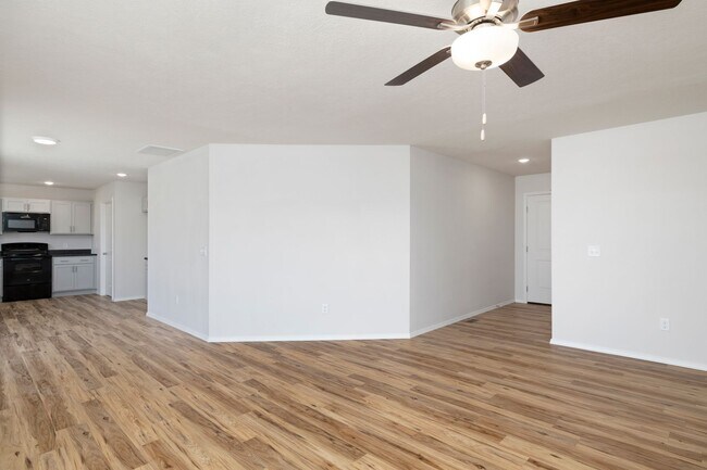 Building Photo - 3 Bedroom Rental with Fence!