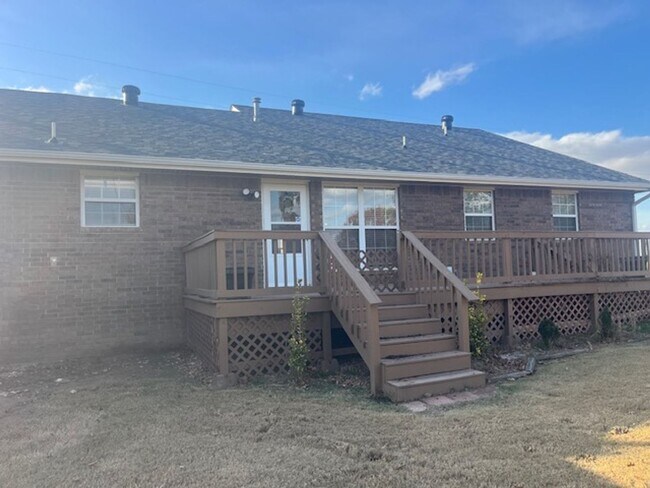 Building Photo - 2 Bedroom Duplex Rogers!