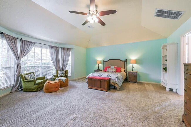Building Photo - 501 Pine Bluff Dr