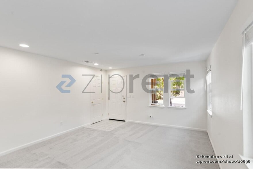 Building Photo - Unit