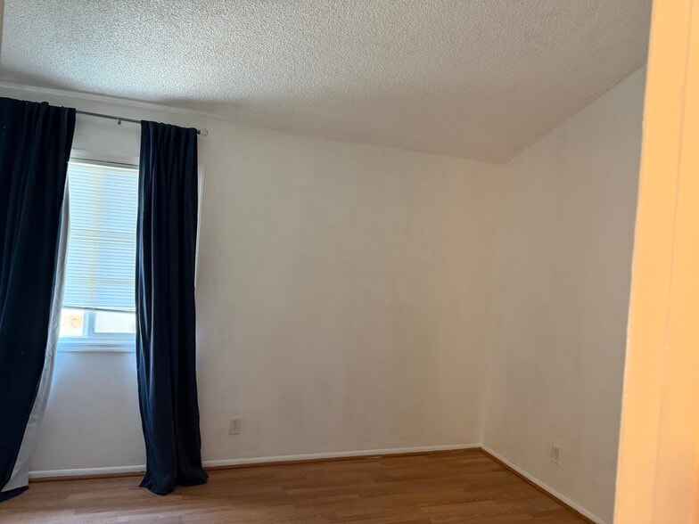 Building Photo - 8055 E Thomas Rd