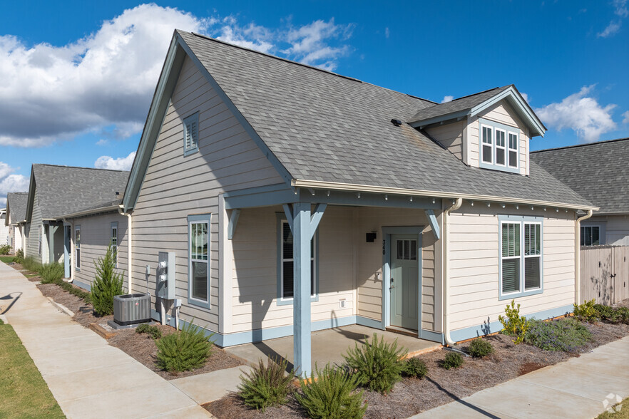 Building Photo - The Villas at Old Monrovia