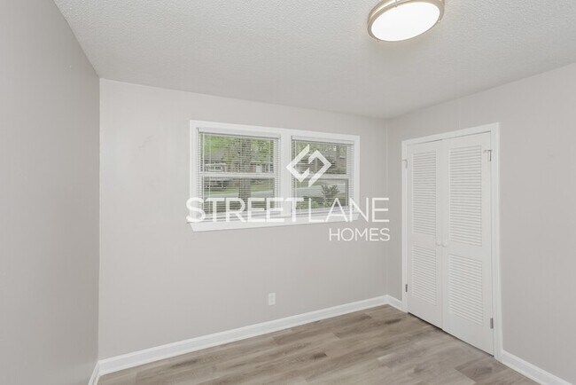 Building Photo - Charming 3 Bedroom in Columbia!