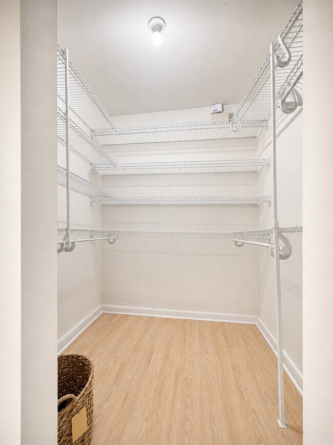 Building Photo - 495 S Crow Trail