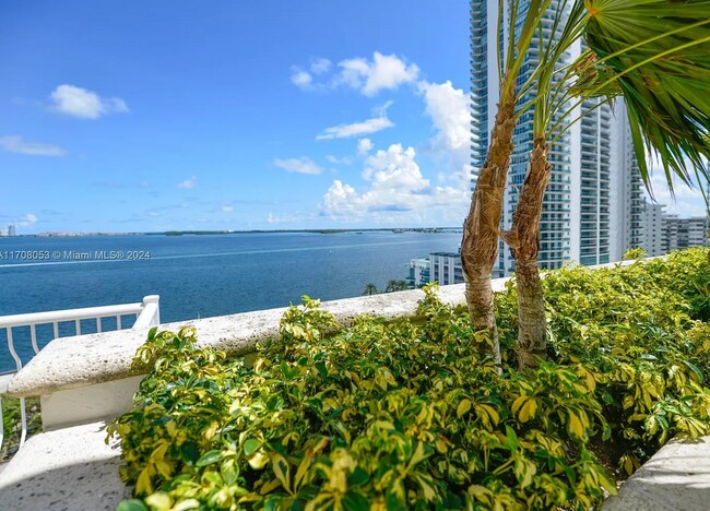 Building Photo - 1200 Brickell Bay Dr