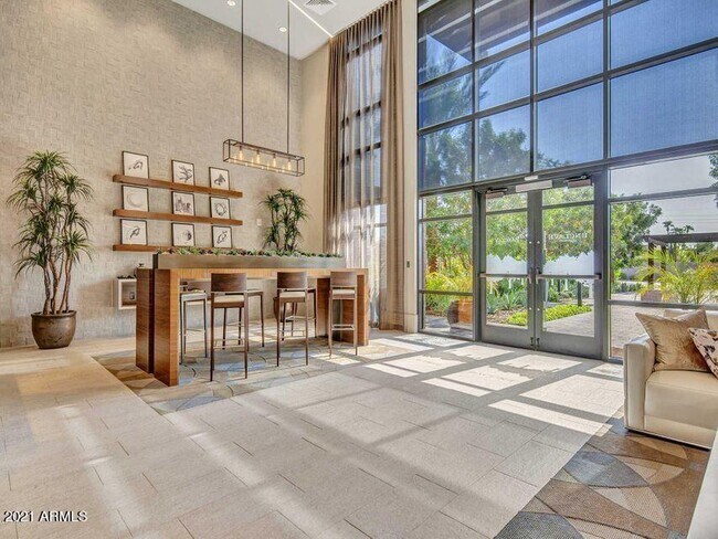 Building Photo - 6166 N Scottsdale Rd