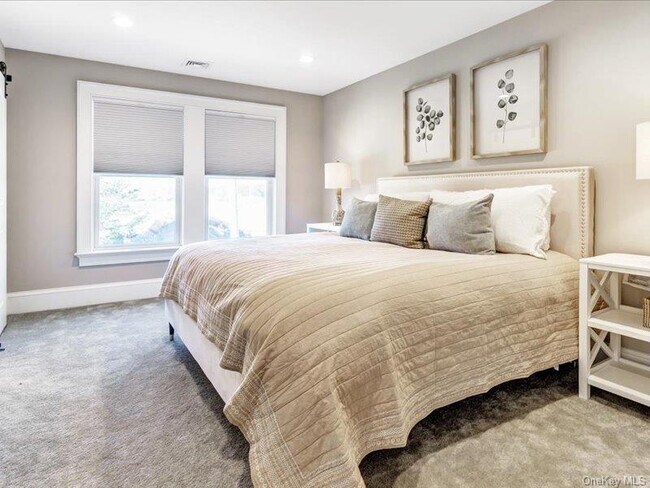 Building Photo - 17 Adam Ln