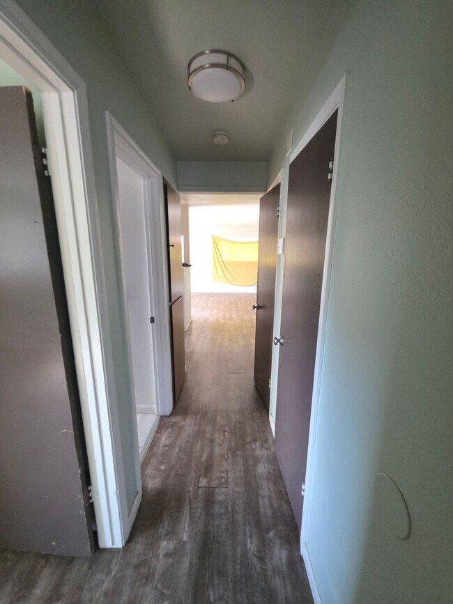 Building Photo - Welcome home to this beautifully updated 2-bedroom, 1-bath upstairs condo in a peaceful Auburn ne...