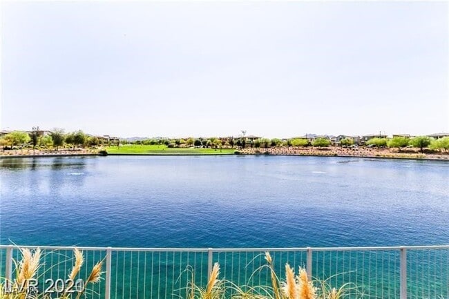 Building Photo - 1062 N Water St