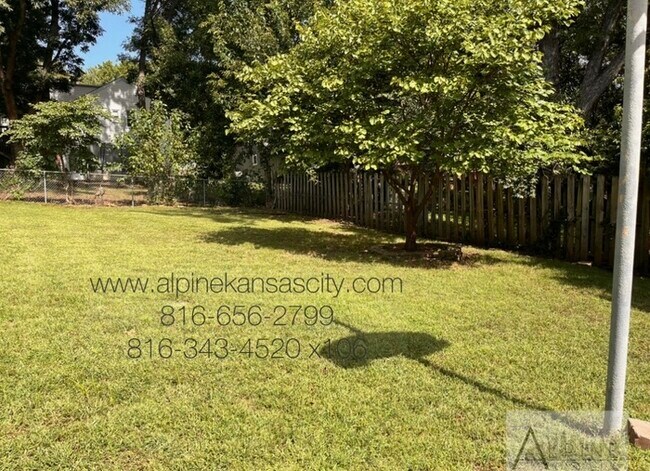 Building Photo - Beautiful Split Level, 5 TRUE Bedrooms!