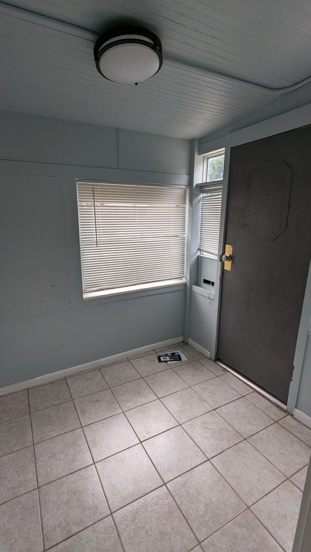 Building Photo - Clean as a button!