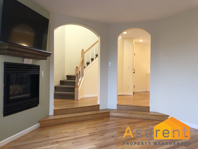 Building Photo - Stunning Home with Beautiful views of Ashland Available Soon!