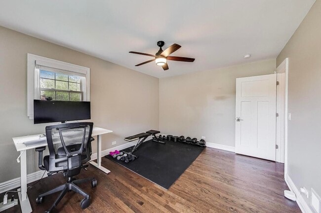 Building Photo - 511 S Dwyer Ave