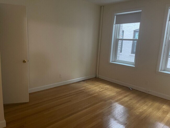 Building Photo - PACKARDS CORNER BU,  Renovated 3 bed  NO FEE ..Open Layout, Porch, 1.5 bath  equal Large bedrooms...