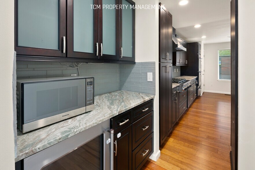 Building Photo - 6412 77th Dr NE