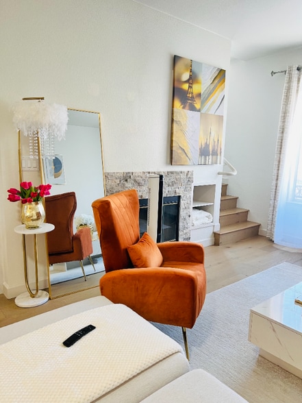 Building Photo - 382 Montecito Way