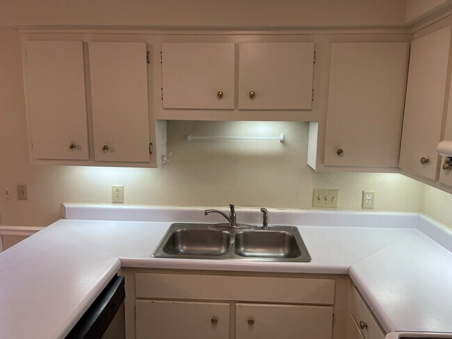 Building Photo - 2629 Blakemore Ave