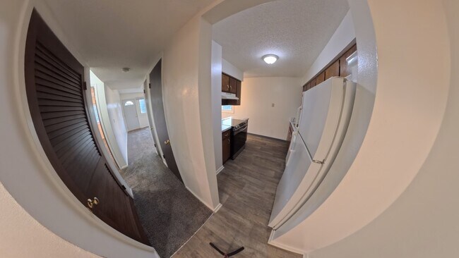 Building Photo - 2013 NW Hickory Ln