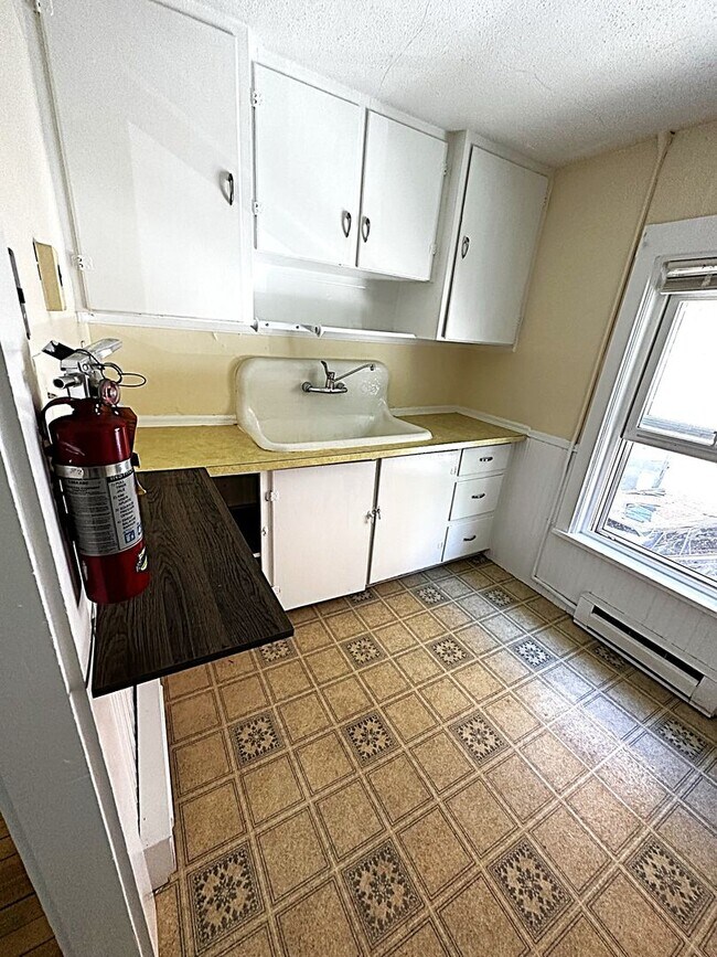 Building Photo - 114-116-116 S Champlain St