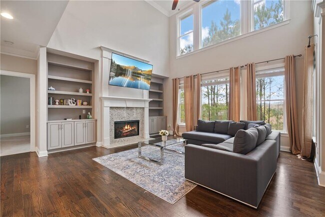 Building Photo - 4402 Income Cir