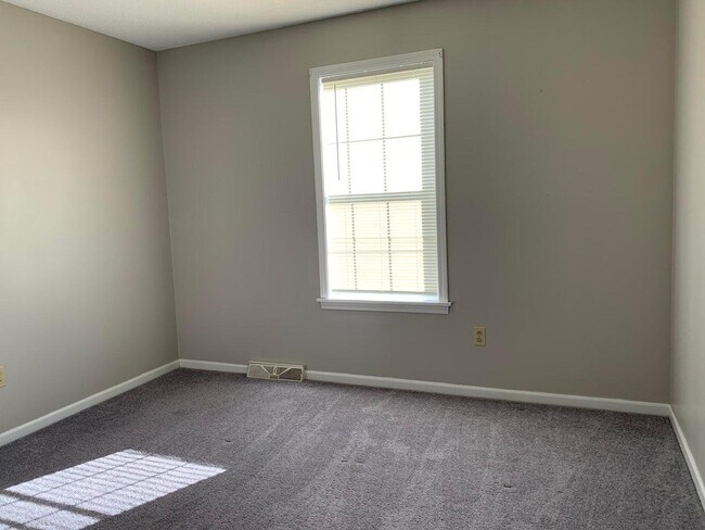 Building Photo - 2119 Live Oak Ln