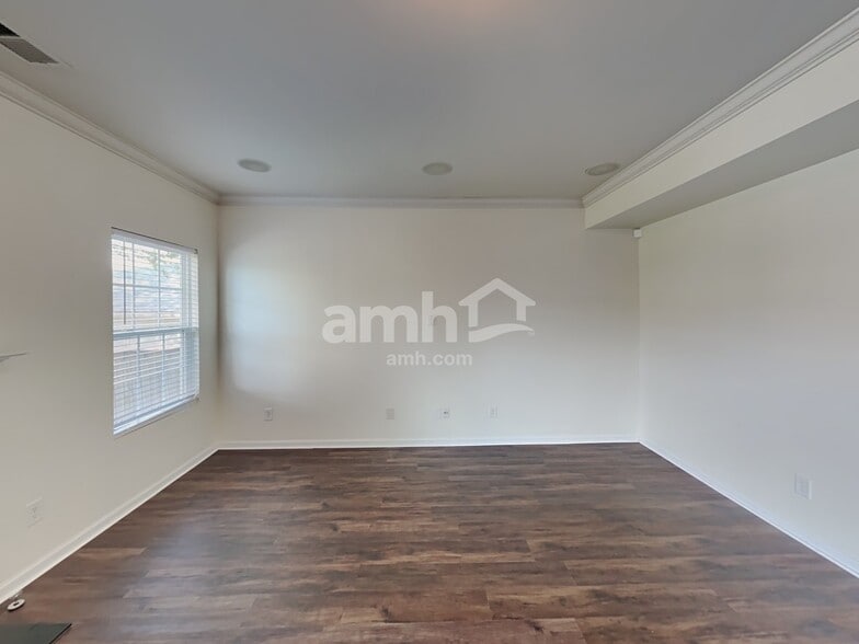 Building Photo - 661 Wolfeboro Ln