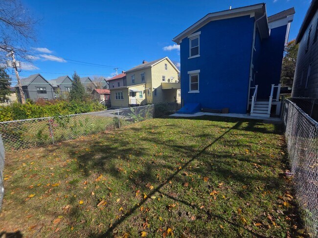 Building Photo - 2 bedroom apartment building - Poughkeepsie